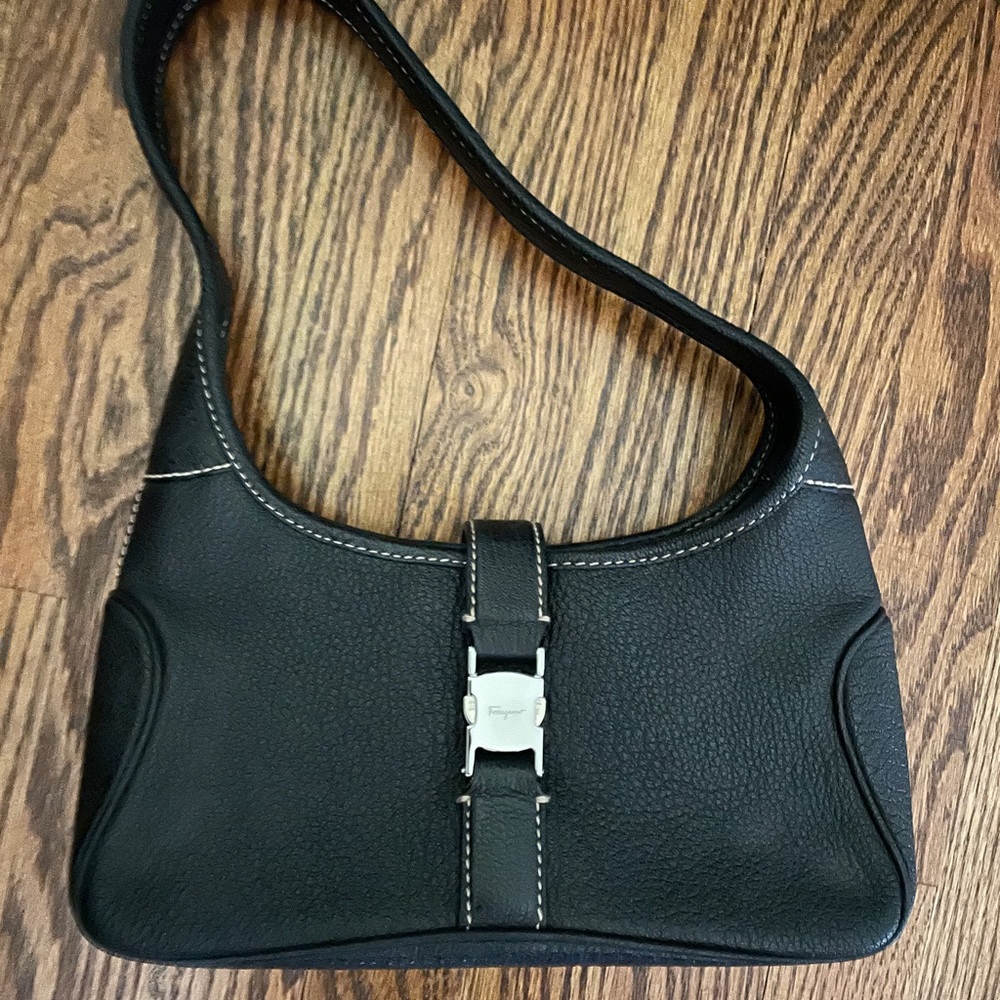 EUC Authentic Leather Salvatore Ferragamo shoulder bag.